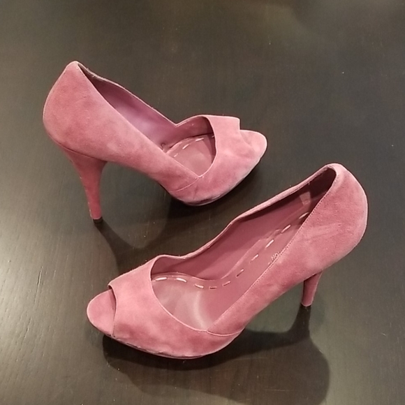 BCBGeneration womans size 8.5M heel - Picture 3 of 16